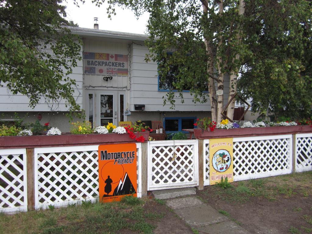 Auberge de jeunesse Beez Kneez Bakpakers à Whitehorse Extérieur photo